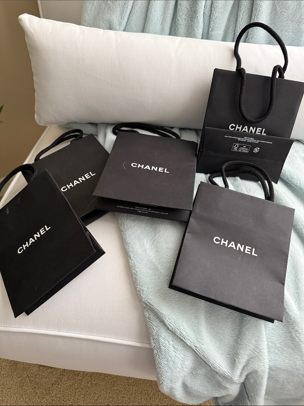 CHANEL Black Mini Gift Bags with White Camellia Accent (Set of 5) - Picture 2 of 9